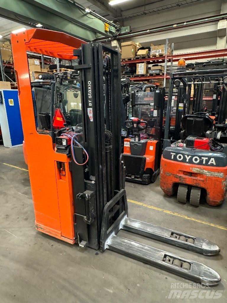 Toyota SSE135L Самохідні електроштабелери