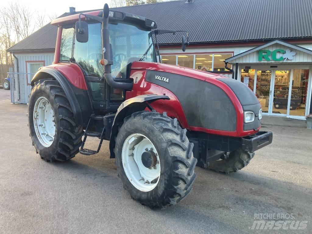Valtra T 120 Трактори