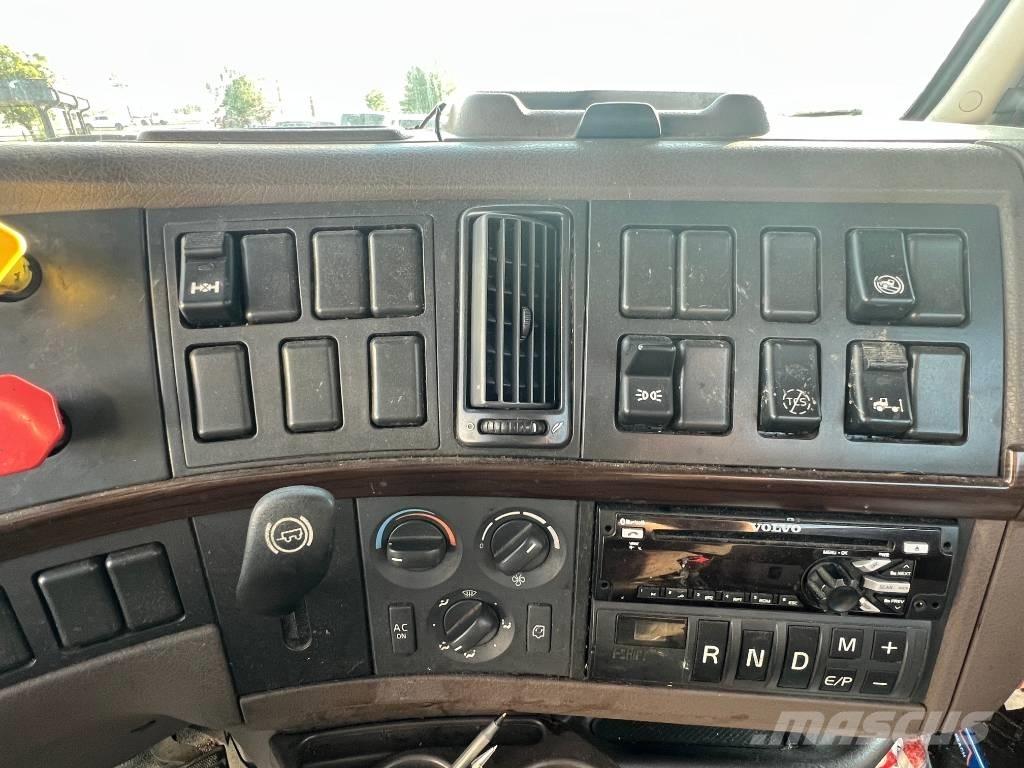 Volvo VNL 42 T300 Тягачі