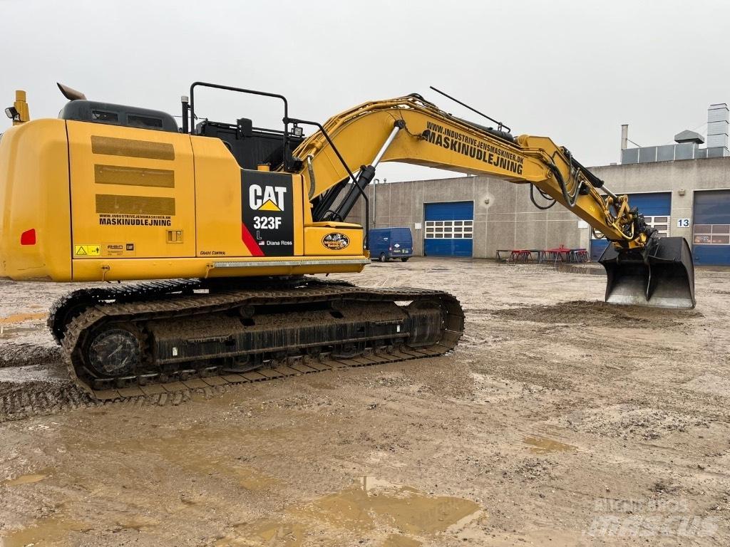 CAT 323 F L Гусеничні екскаватори