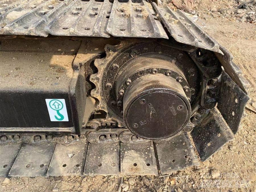 Hitachi EX75 Гусеничні екскаватори