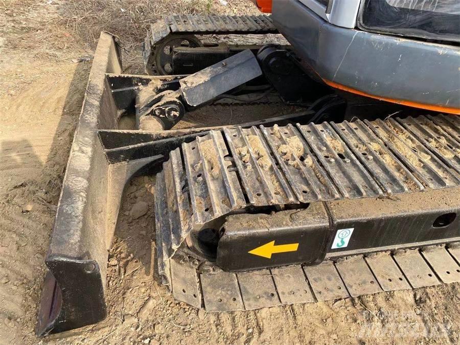 Hitachi EX75 Гусеничні екскаватори