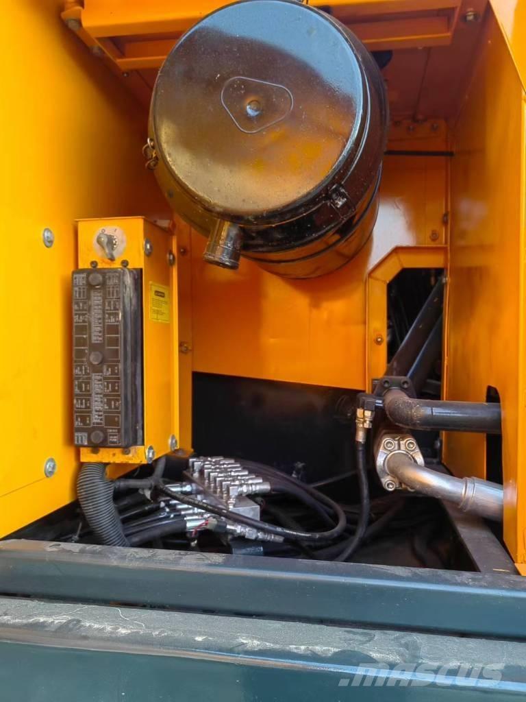 Hyundai 305LC-9S Гусеничні екскаватори