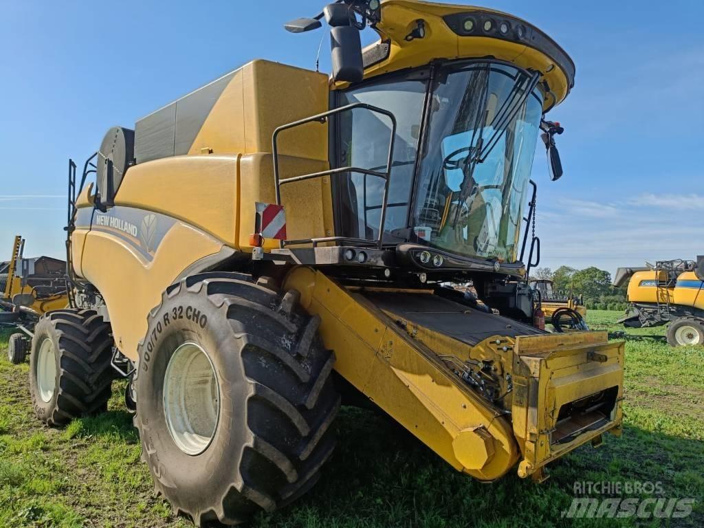 New Holland CX 8.90 Зернозбиральні комбайни