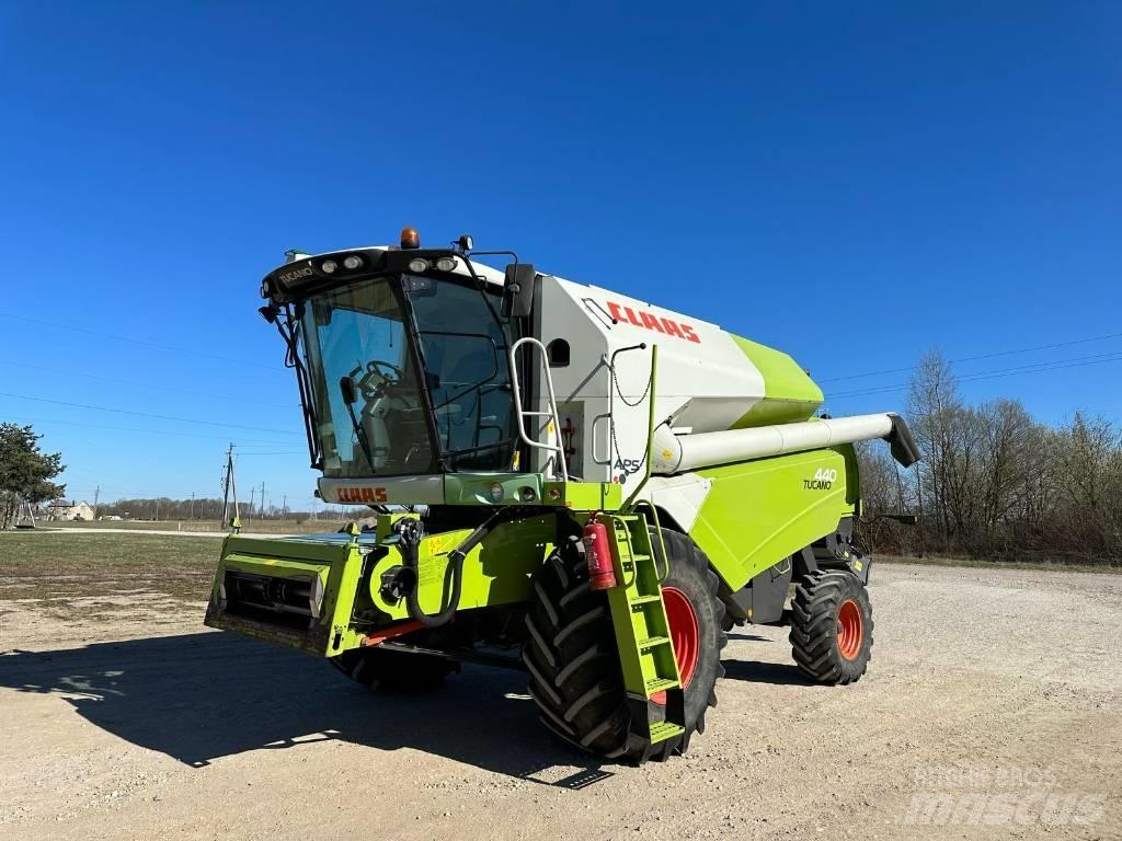 CLAAS Tucano 440 Зернозбиральні комбайни