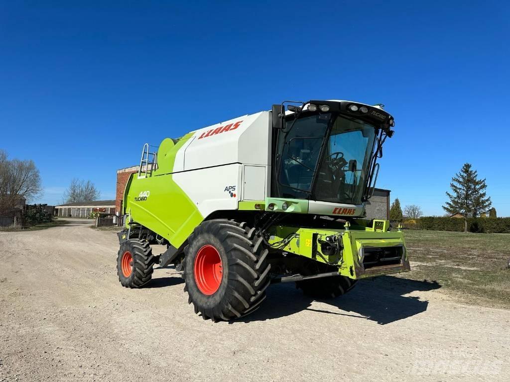 CLAAS Tucano 440 Зернозбиральні комбайни
