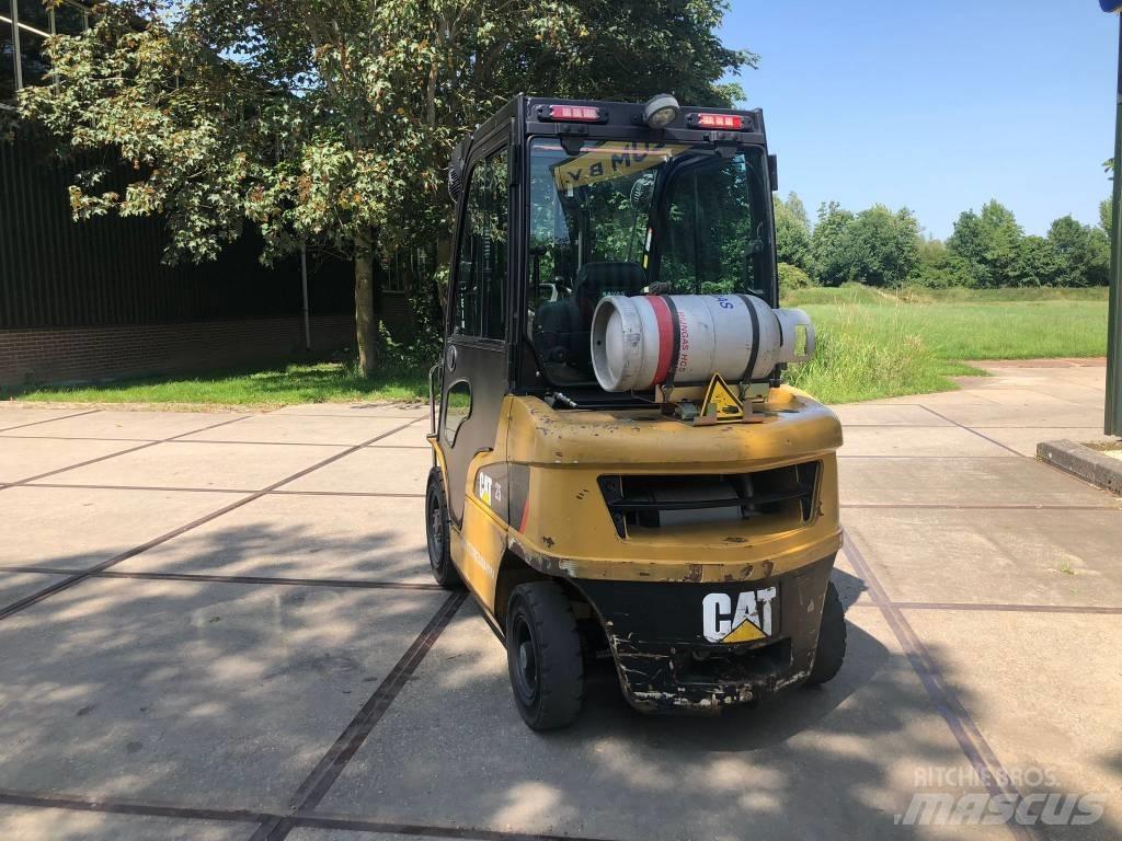 CAT GP 25 N Газові навантажувачі