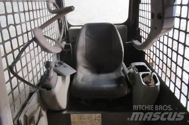 Komatsu SK714 Кабіна