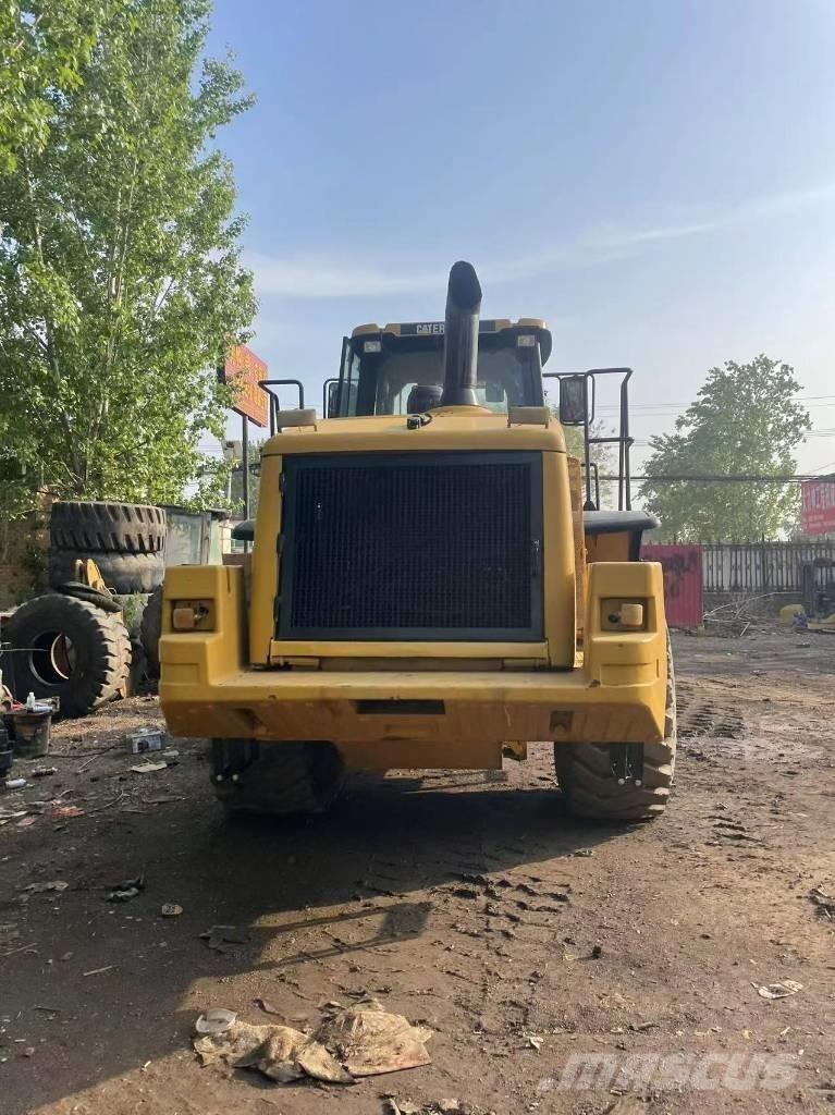 CAT 966 Колісні екскаватори