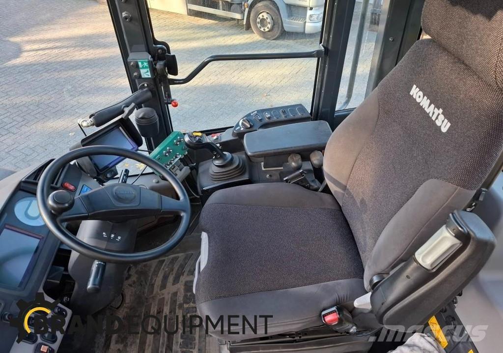 Komatsu WA270-7 Фронтальні навантажувачі