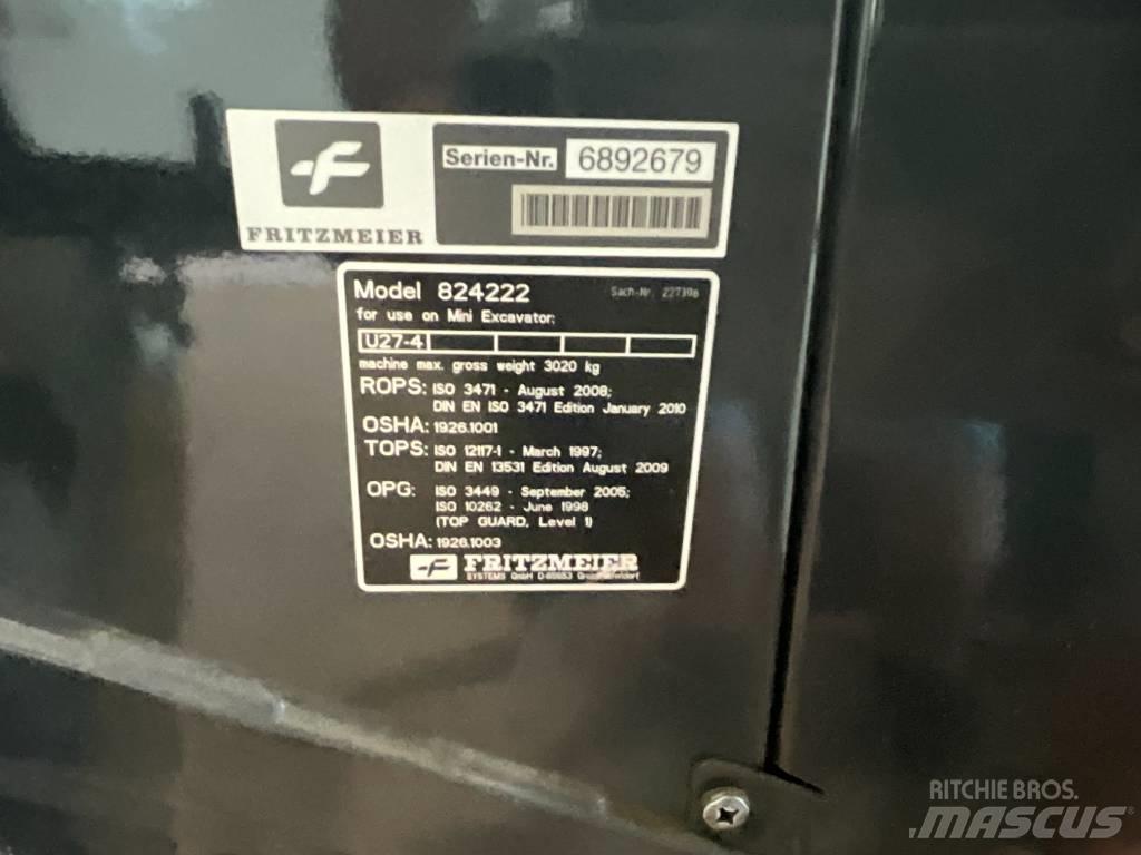 Kubota U 27-4 Кабіна
