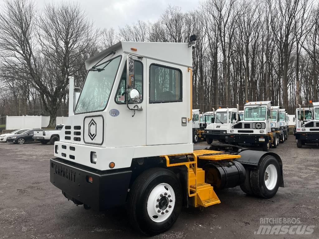 Capacity TJ5000 DOT Термінальні трактори