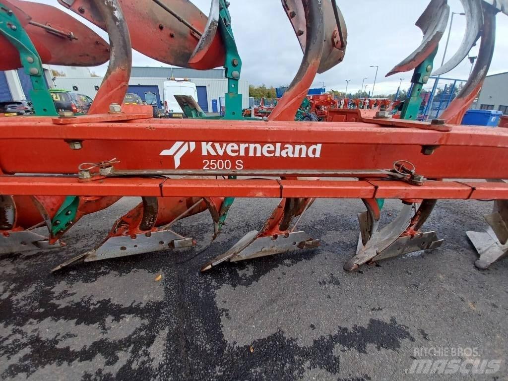 Kverneland 2500S Звичайні плуги