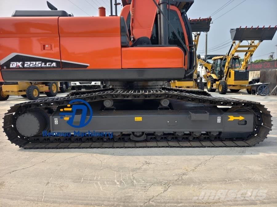 Doosan DX 225 LCA Гусеничні екскаватори