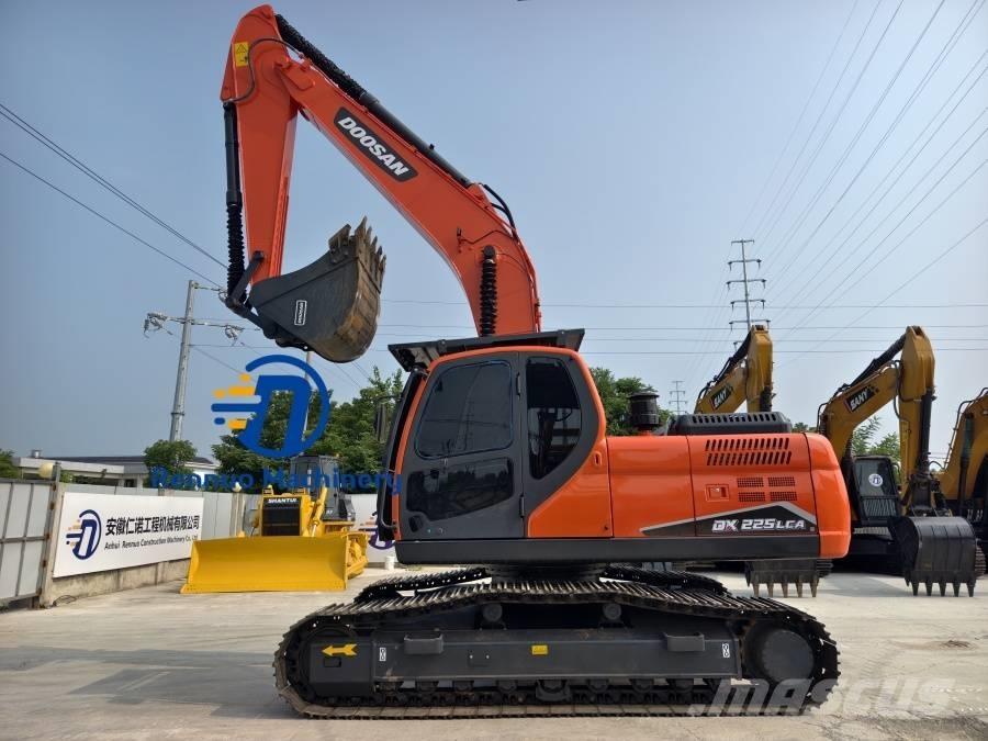 Doosan DX 225 LCA Гусеничні екскаватори