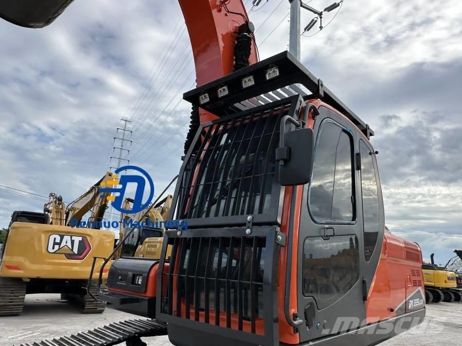 Doosan DX 225 LCA Гусеничні екскаватори