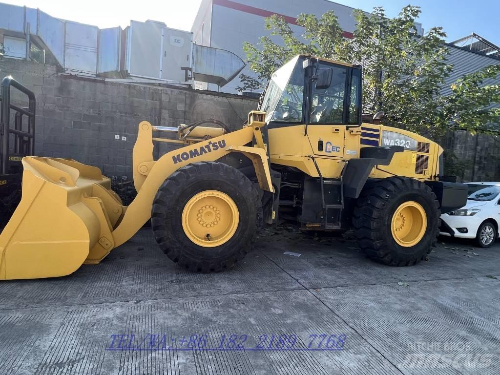 Komatsu WA320 Фронтальні навантажувачі
