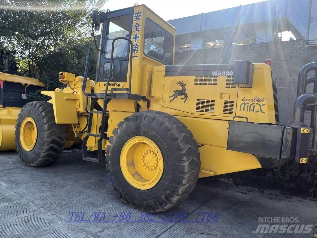 Komatsu WA320 Фронтальні навантажувачі