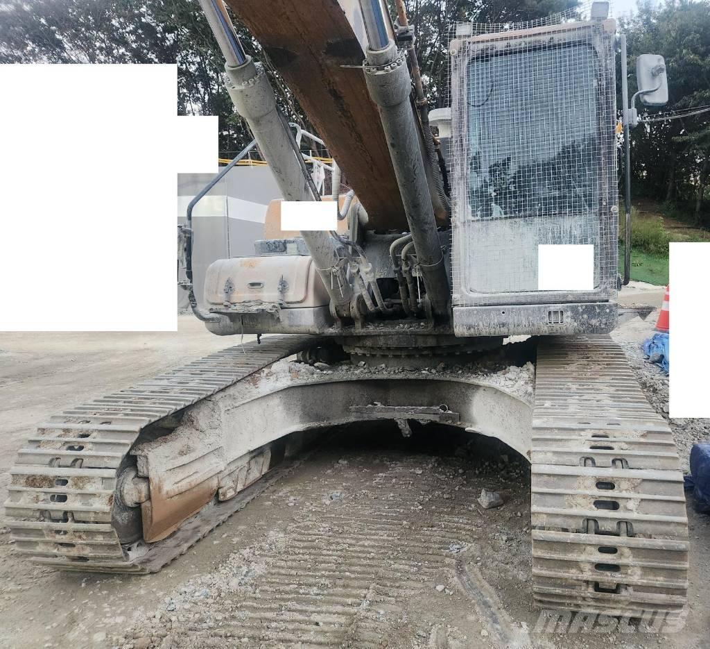 Hyundai HX300 Гусеничні екскаватори