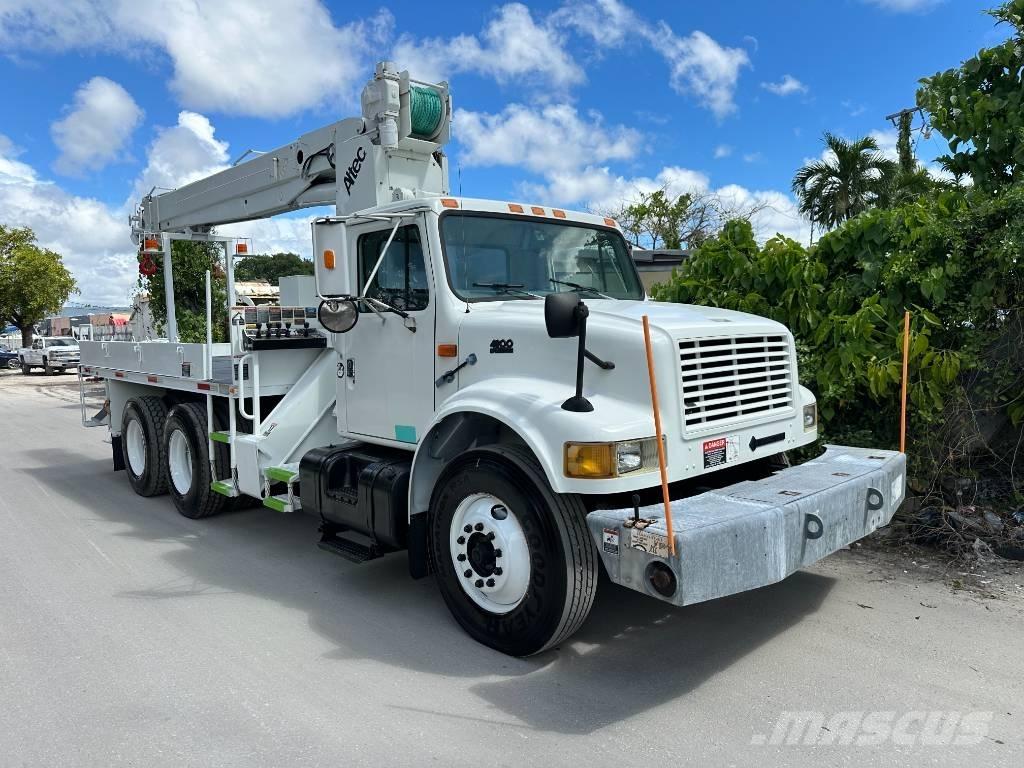 International 4900 Вантажівки / спеціальні