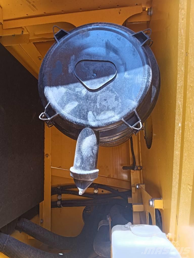 Komatsu PC 220 Гусеничні екскаватори