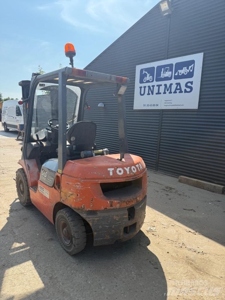 Toyota FD 25 Дизельні навантажувачі