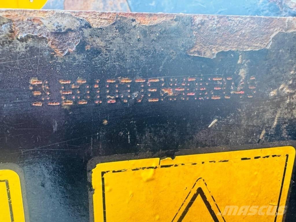 JCB 6 T Міні самоскиди