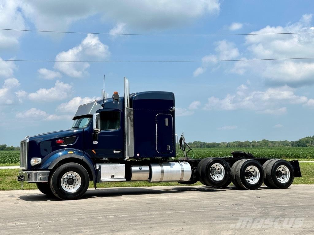 Peterbilt 567 Тягачі