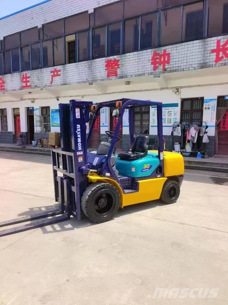 Komatsu FD 30 Дизельні навантажувачі