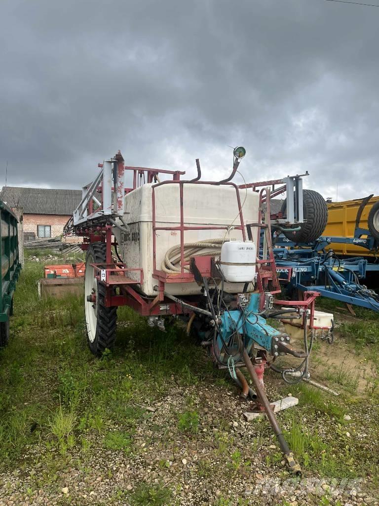 BBG S300 Причіпні обприскувачі