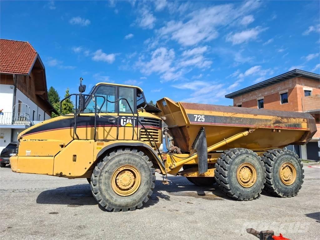 CAT 725 Зчленовані самоскиди