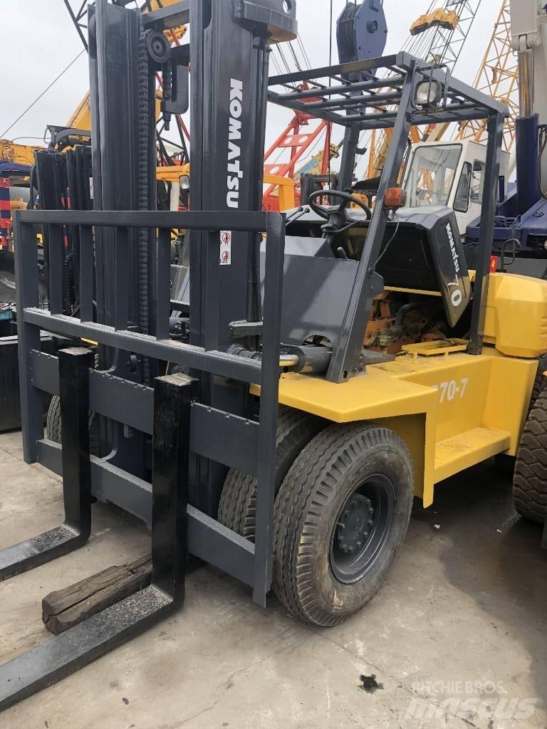 Komatsu 7 Ton Дизельні навантажувачі