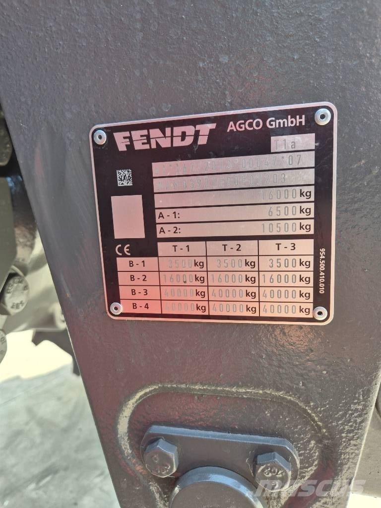 Fendt 822 Vario Трактори
