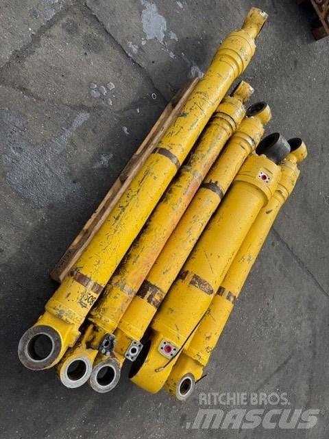 Komatsu PW 180 Гідравліка