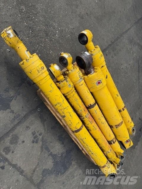 Komatsu PW 180 Гідравліка