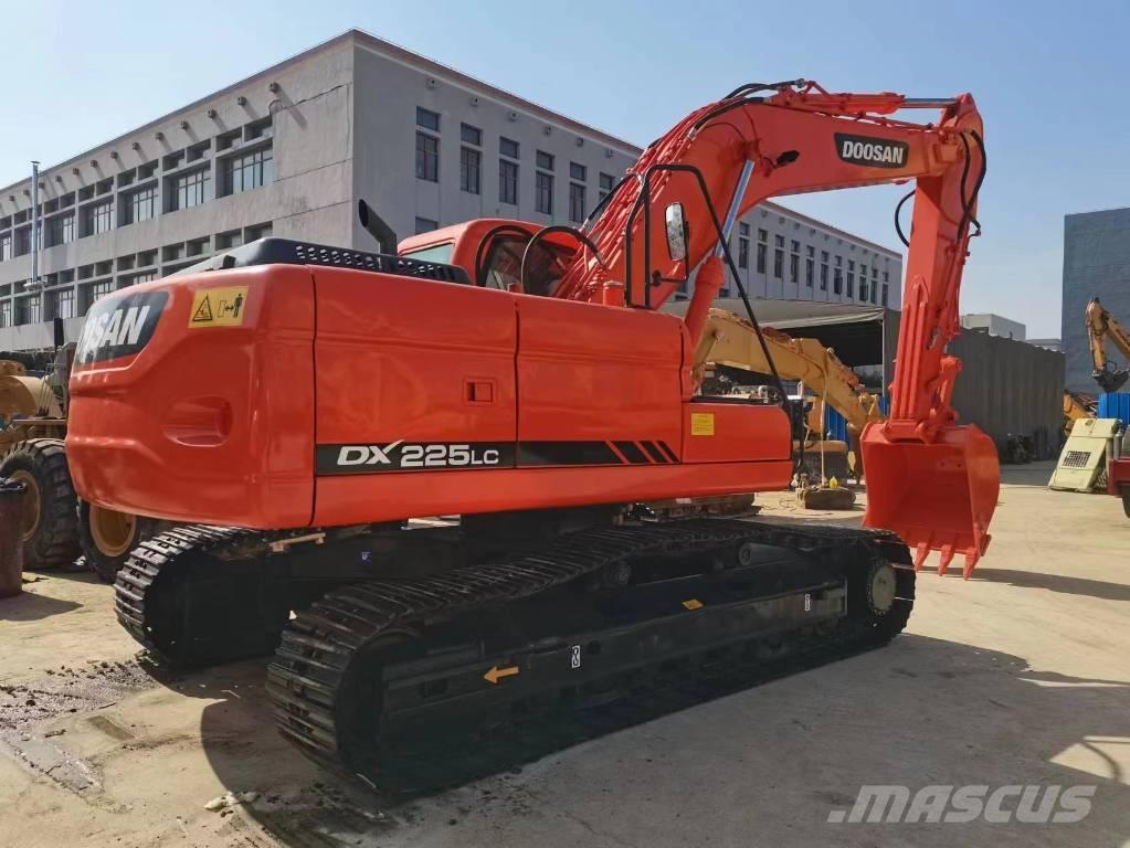 Doosan DX 225 Гусеничні екскаватори