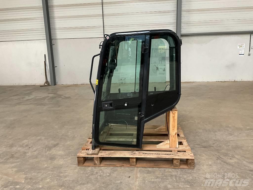 Kubota U 27-4 Кабіна