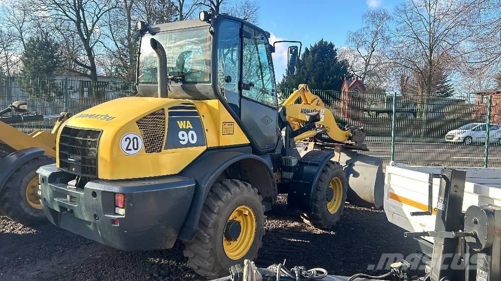 Komatsu WA 90 Фронтальні навантажувачі