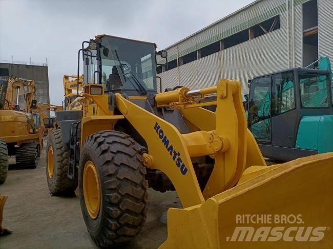 Komatsu WA 320 Фронтальні навантажувачі