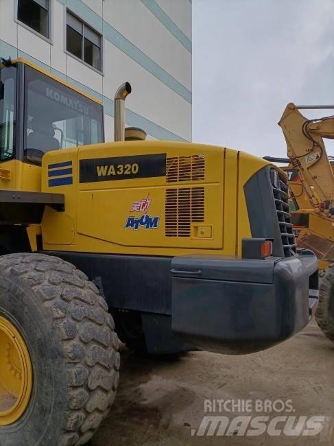 Komatsu WA 320 Фронтальні навантажувачі