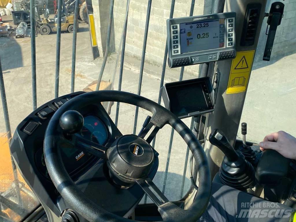 CASE 821 F Фронтальні навантажувачі