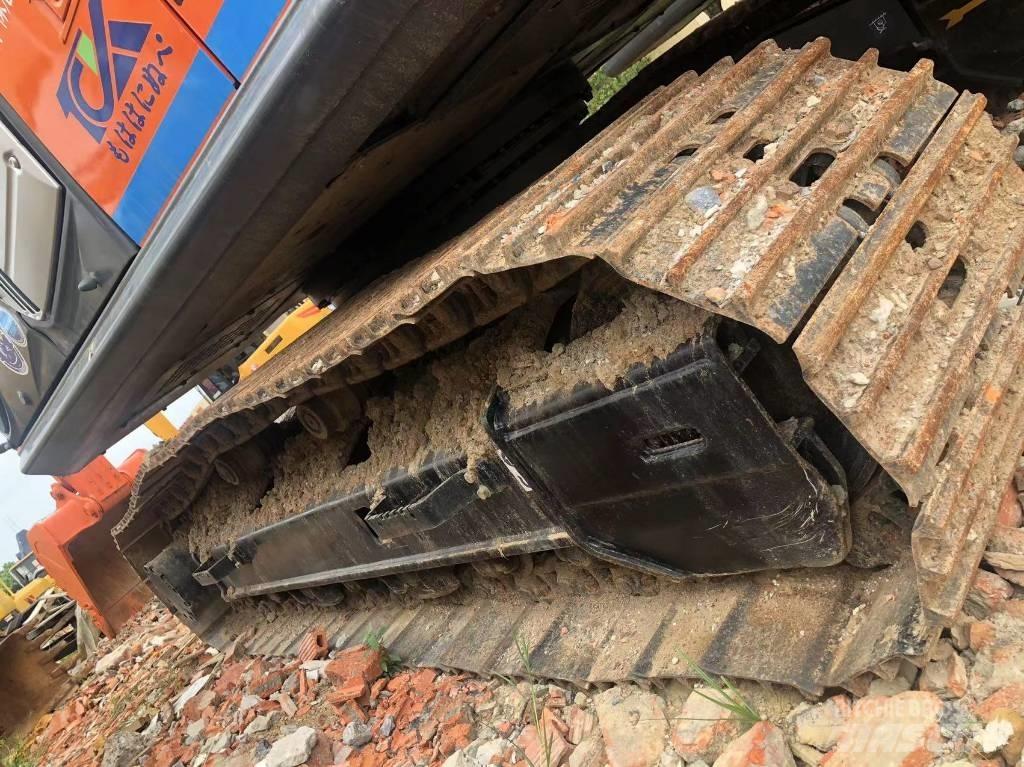 Hitachi ZX 210 Гусеничні екскаватори