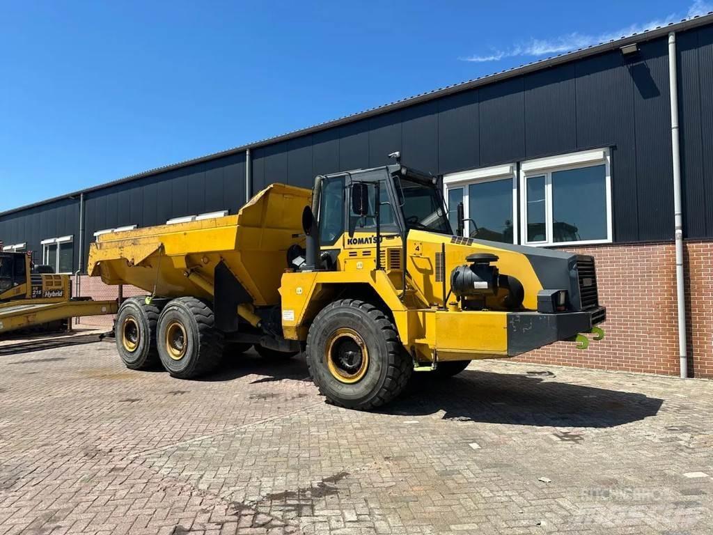 Komatsu HM300-2 Зчленовані самоскиди