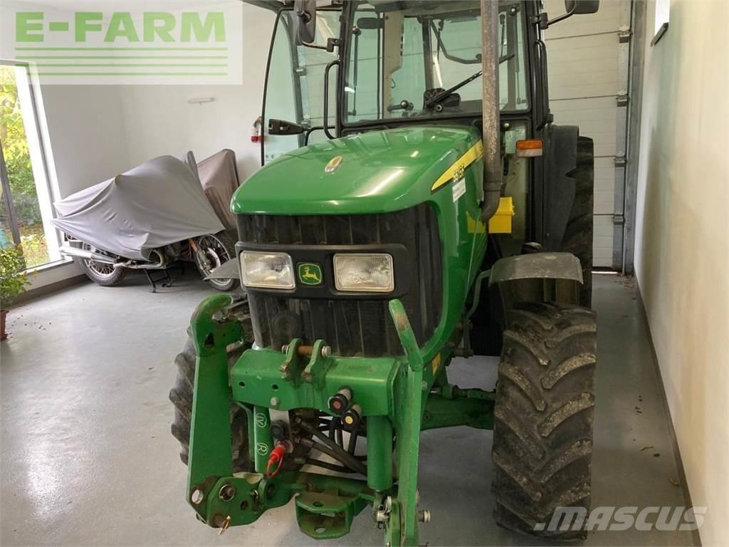 John Deere 5515F Трактори