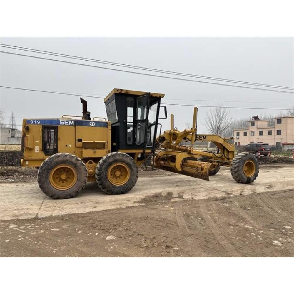 SEM 919 Колісні бульдозери