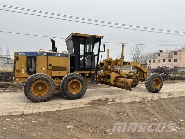 SEM 919 Колісні бульдозери
