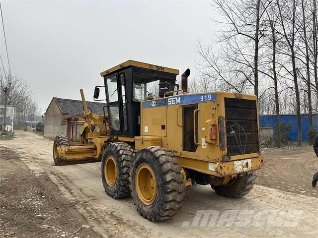 SEM 919 Колісні бульдозери