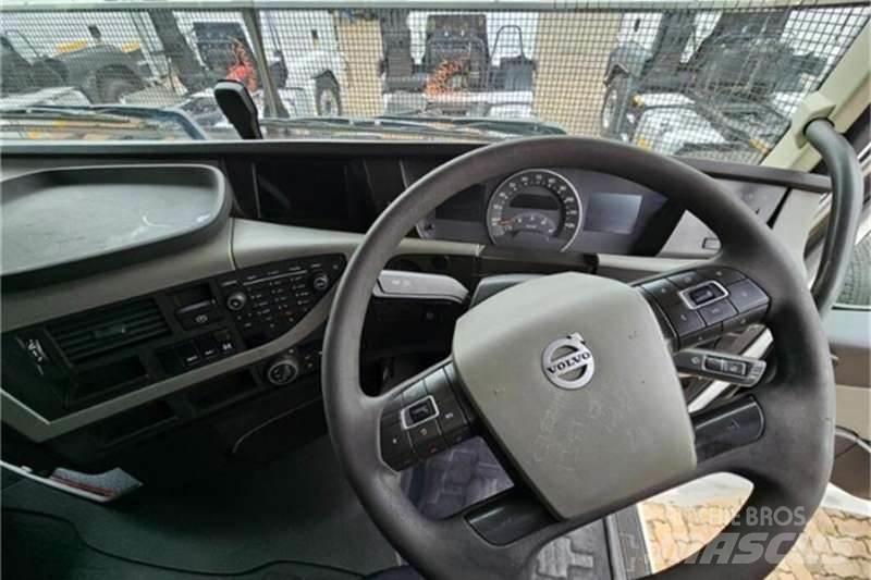 Volvo FH Вантажівки / спеціальні