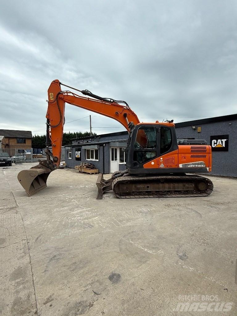 Doosan DX 140 LC Гусеничні екскаватори