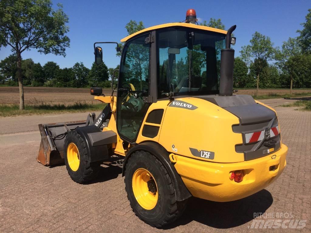 Volvo L 25 F Фронтальні навантажувачі